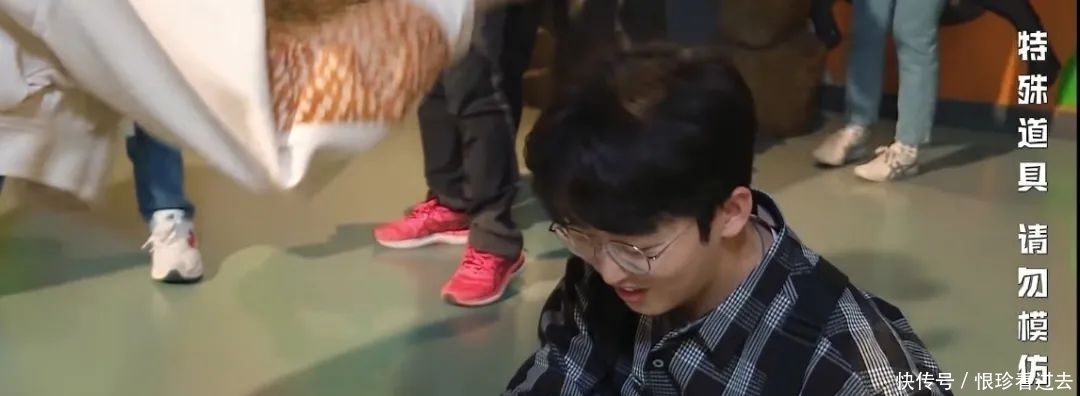 信息量|《跑男》导演疑对宋雨琦有好感,节目中宋雨琦对他动手却一脸宠溺