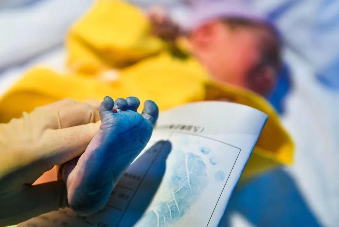 认证|“脚印”等于手印，是新生儿的身份认证，家长千万别大意