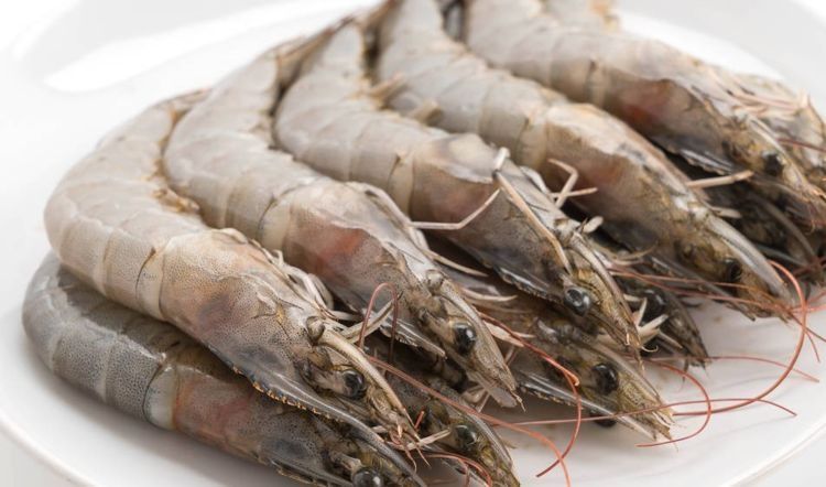 大虾不要再白灼了，教你一个做法，鲜咸入味又酥脆，好吃又下饭