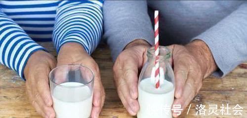 牛奶|老人总吃钙片补钙?与其花冤枉钱,不如吃几种“天然钙片”还美味