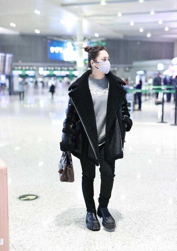 搭配 阿娇发福后真不顾形象,穿大码T恤配阔腿裤显胖显矮,目测有130斤