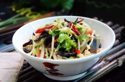 这三种菜焯一焯,切一切,拌一拌,特省事,最适合晚餐吃的凉菜!