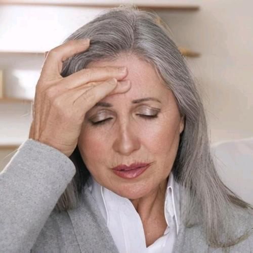 上半身|女性开始变老时，“上半身”或会露出破绽，一个不占是最好了