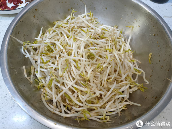 炒豆芽最忌直接下锅,大厨教您一妙招,豆芽不出水、脆爽又入味