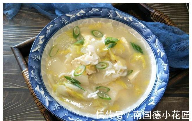 豆腐|白菜炖豆腐,万不可把豆腐和白菜的顺序放错,否则味道不香汤不白