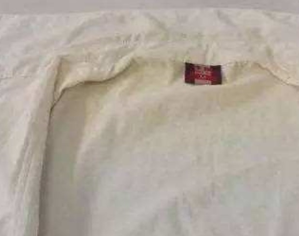 白色衣服发黄难清洗洗衣时添加以下3种东西,比洗衣粉还管用