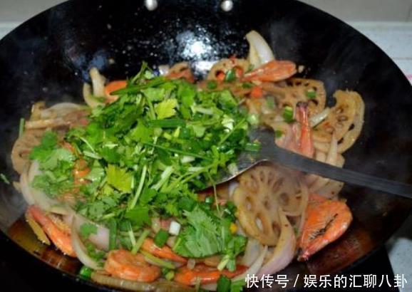 这4个炒菜“坏”习惯,多数家庭都有,为了家人健康,最好改掉!