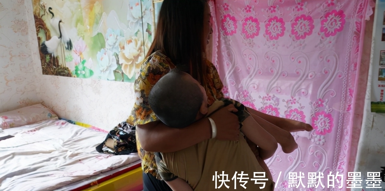 两个儿子|女子意外怀孕后不顾反对生下双胞胎，医生看后断言：活不过18岁