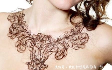 扔掉|女子剪完头发不舍得扔掉,做成这样的“项链”,但遇到水就悲剧了