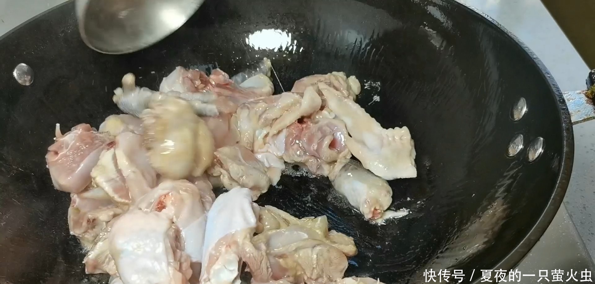 红烧鸡块最好吃的做法,学会这一招,色泽红亮,鸡肉鲜香又入味