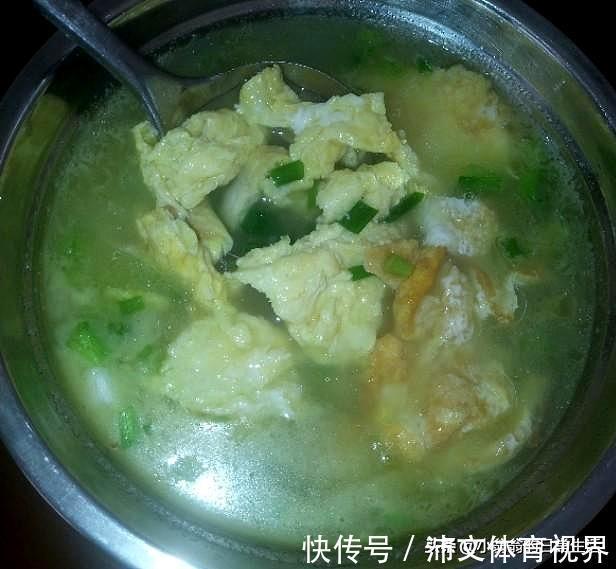 同学|老公同学来家里吃饭，做了四道硬菜，居然说我们很抠，太气人了