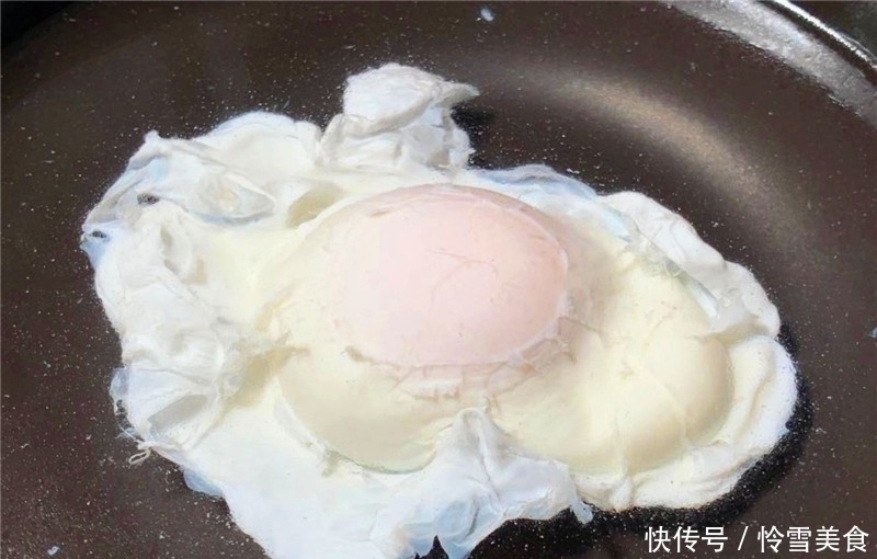 水中|水煮荷包蛋,总有白沫还会散只要在水中加点它,个个圆嫩不散花