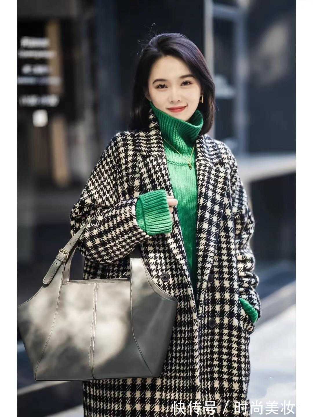 大衣 小个子“大衣+毛衣+长靴”太好看了,时髦显高不说,还很高级