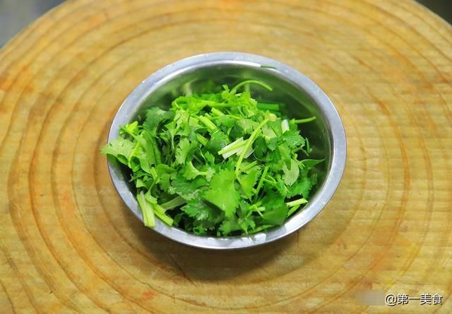 解馋|解馋必备，大厨分享干煸辣子鱼，不仅香辣够味，连鱼骨都是焦香的