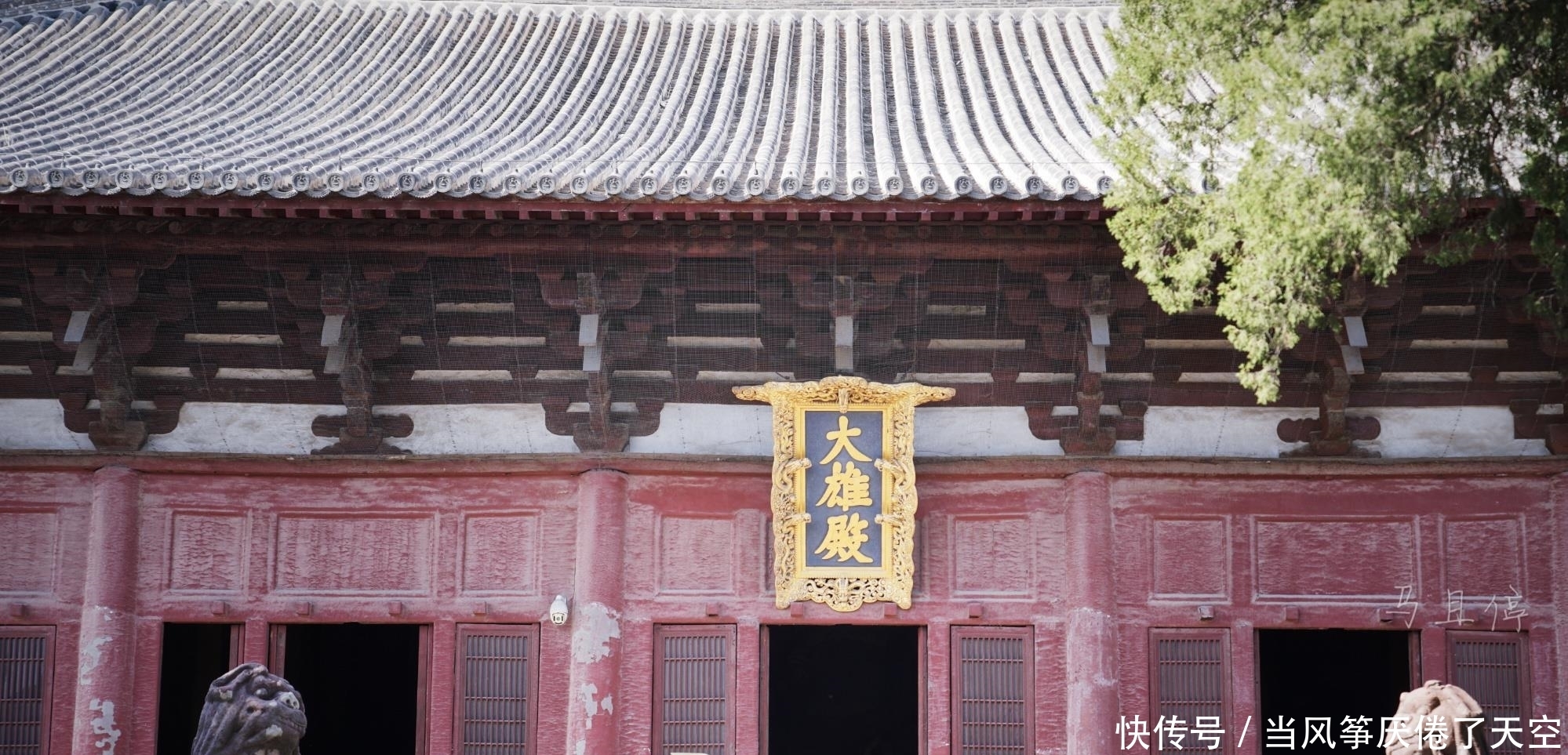 辽宁小城有一古寺, 经历五次大难千年不倒, 面阔九间为中国第一佛殿