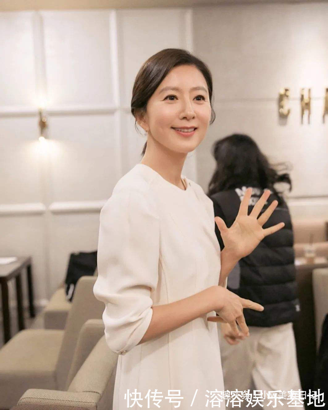 女人过了30岁,尽量避开5个“装嫩色”,显老土又掉档次