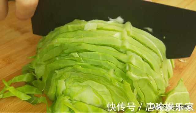 食谱|我家“包菜”从来不炒，教你秘制新做法，一次做5斤，开胃又下饭