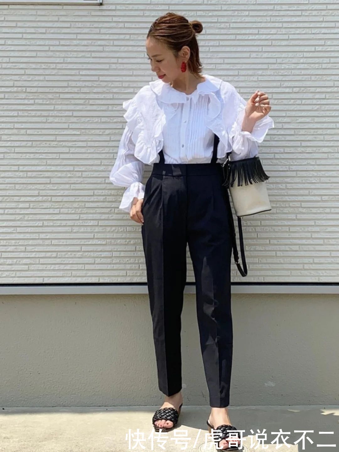 黑白灰|40岁女人穿衣如何营造亮点？学日本主妇这4个技巧，显年轻又气质