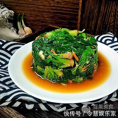 年味餐桌清新菜酸爽蒜香菠菜~