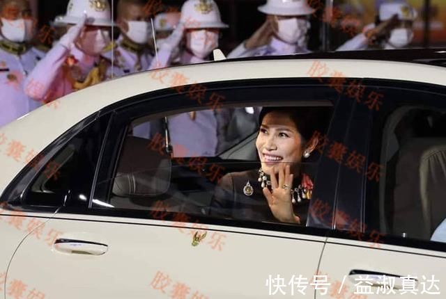 婆婆|诗妮娜真的高贵!婆婆宠爱她特许戴珍珠项圈,可竖起来当“皇冠”