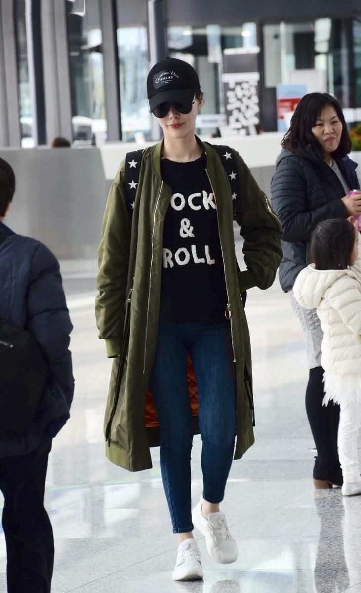 大衣和平底鞋才是秋冬里的“绝配”!舒适减龄还时髦,真叫人上头