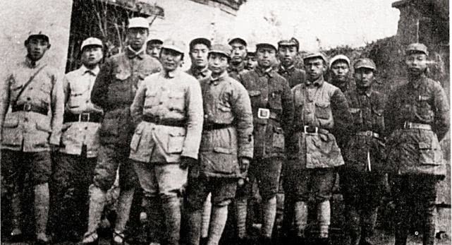 抗美援朝|八路军抗战时绑腿,为什么抗美援朝时不绑呢?都是战士拿血的教训换来的经验