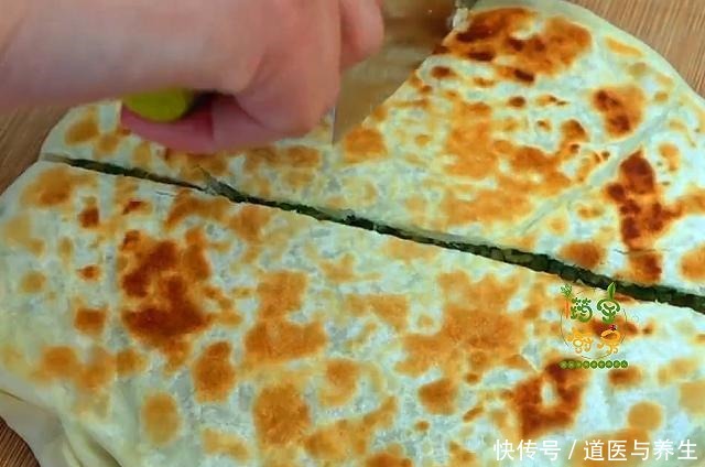 韭菜别再炒了,教你好吃做法,皮酥软,馅鲜香,连吃三天也不腻!