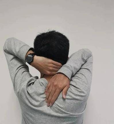 中医新语|中医新语丨一个简单动作，帮你缓解颈部不适