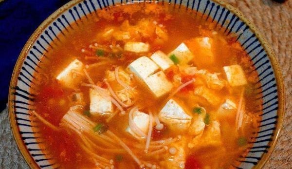 水豆腐|媳妇最近迷上了这碗汤,隔一天喝一碗,肚腩消失了,腰肢也变细了