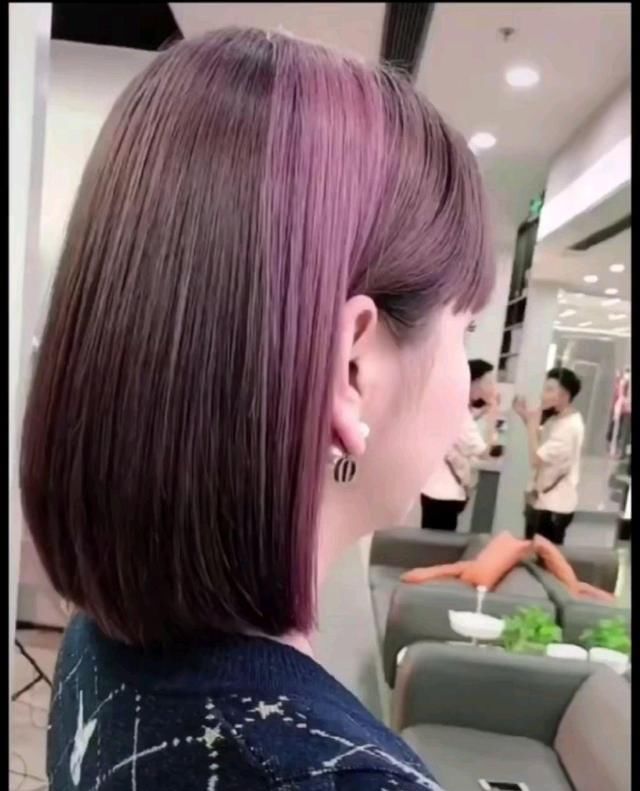 “挂耳染”过时了，最近流行的是“发带染”，时髦洋气又显脸小！