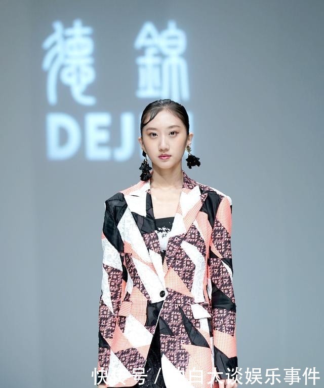 周丽|德锦·周丽时装发布会在京举行