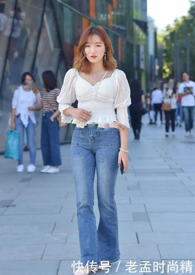 女士|街拍:“腿粗”别总选阔腿裤,正确穿搭应该如此,中年女士也爱不释手!