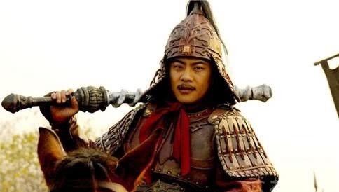 错怪|武将行事嚣张被误认为造反，殿堂上脱下衣服，皇帝：朕错怪你了