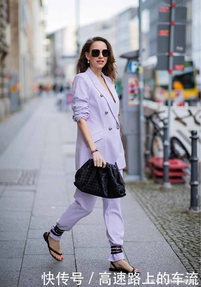 奔四的女人,少穿“花”衣服,多穿这3种颜色的衣服,减龄又显白