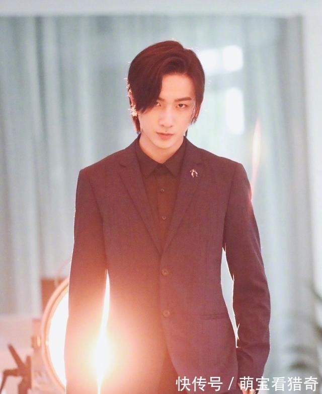 曾经是“问题”少年少女 成功“变形”为男团成员知名网红