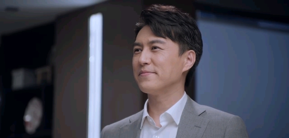 突围悲情戏:全员演技过关,只有他是唯一败笔,仅剩贪欲毫无情感