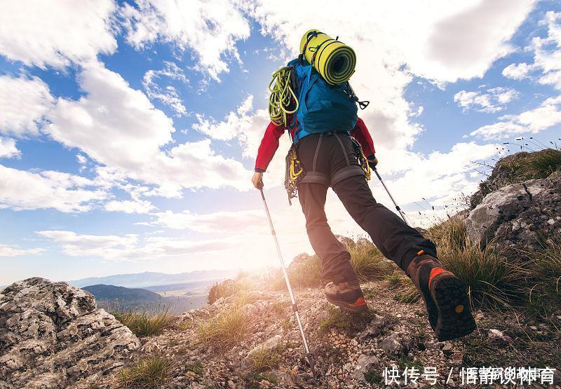 头痛|寿命短的人，走路时会有四个表现，若你四个都没有，恭喜你身体不错