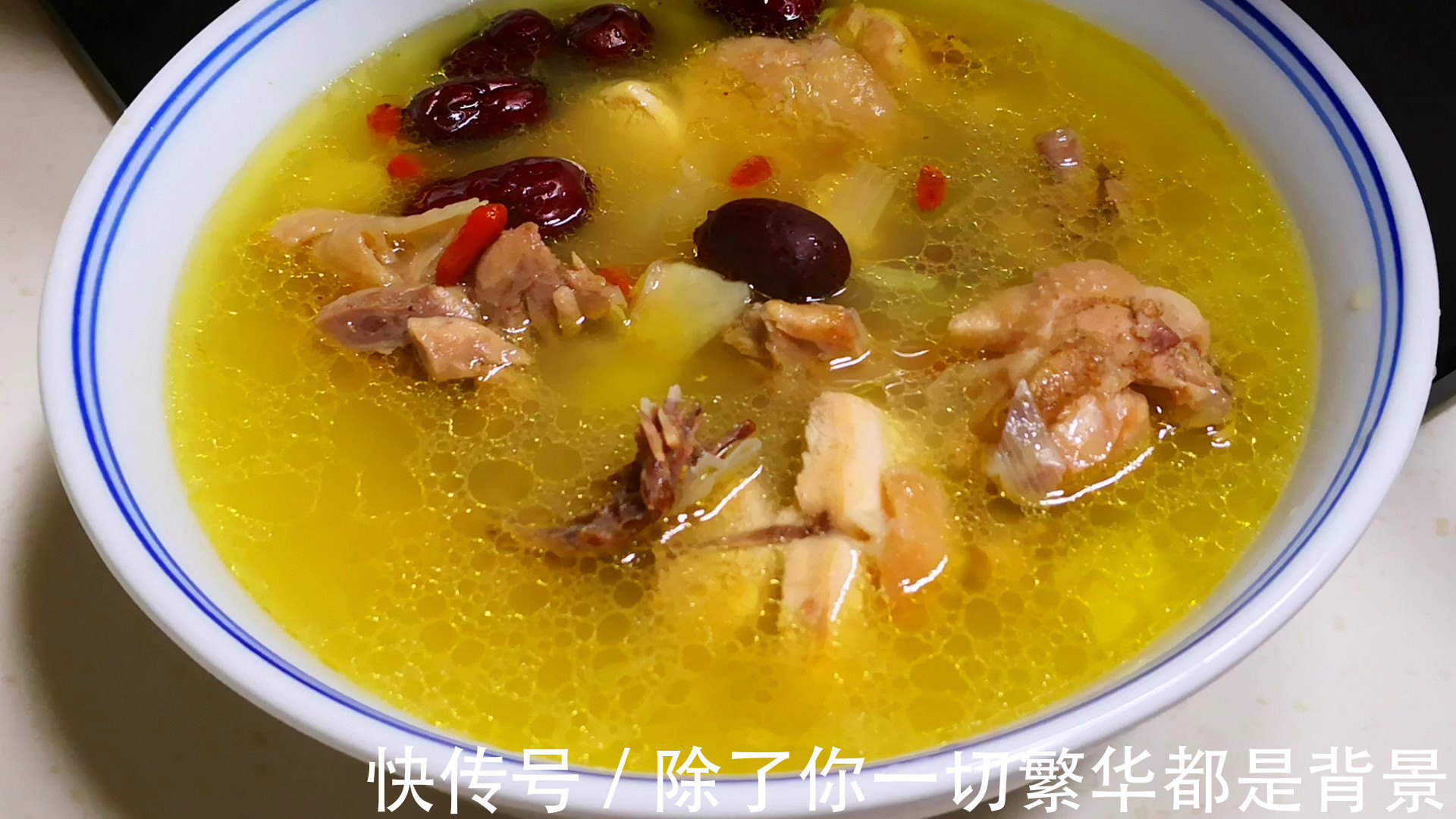 炖鸡汤时,直接下锅煮就废了,教你正确做法,鸡汤鲜美无腥味,香