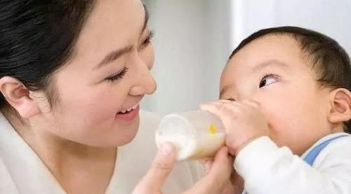 母乳喂养|宝宝频繁表示想喝奶,未必是因为“肚子饿”,读懂孩子需求更重要