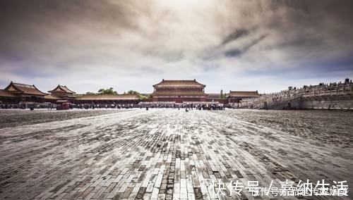 工匠|故宫地震后，专家前去修复地砖时发现一个秘密，才知故宫有多安全