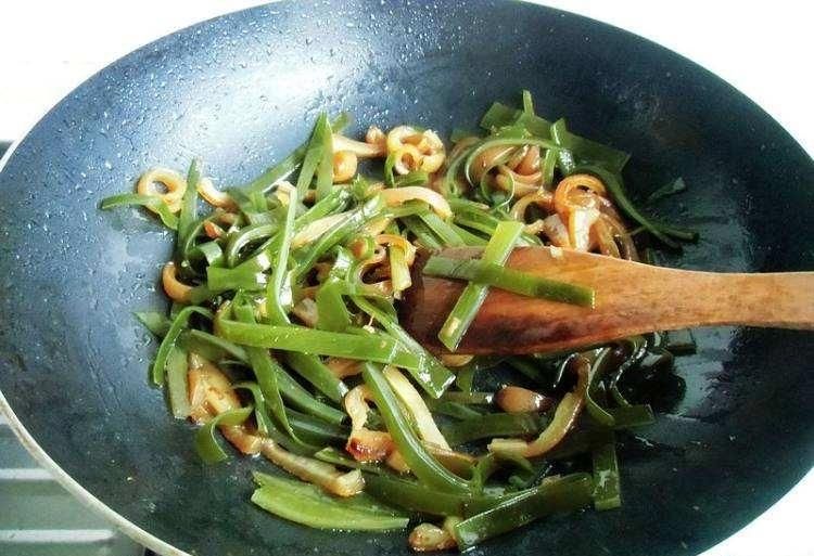 炒海带时加一宝，血管通畅了，大肚子平了，不想满脸皱纹可试试