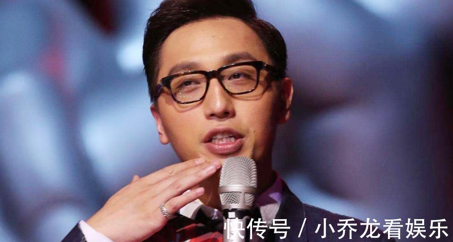 播报|主持人华少变身记者报道台风，现场淋雨播报，被质疑退出节目组