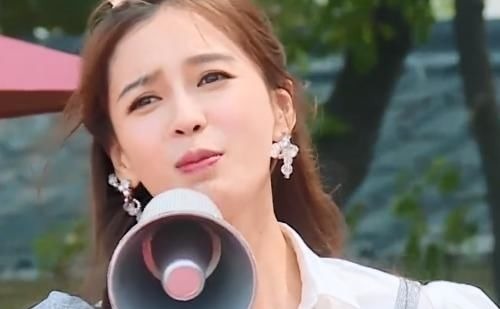 嘉宾|跑男为让baby获胜太明显，大白天安排嘉宾室外冲水，还会故意贴上名牌