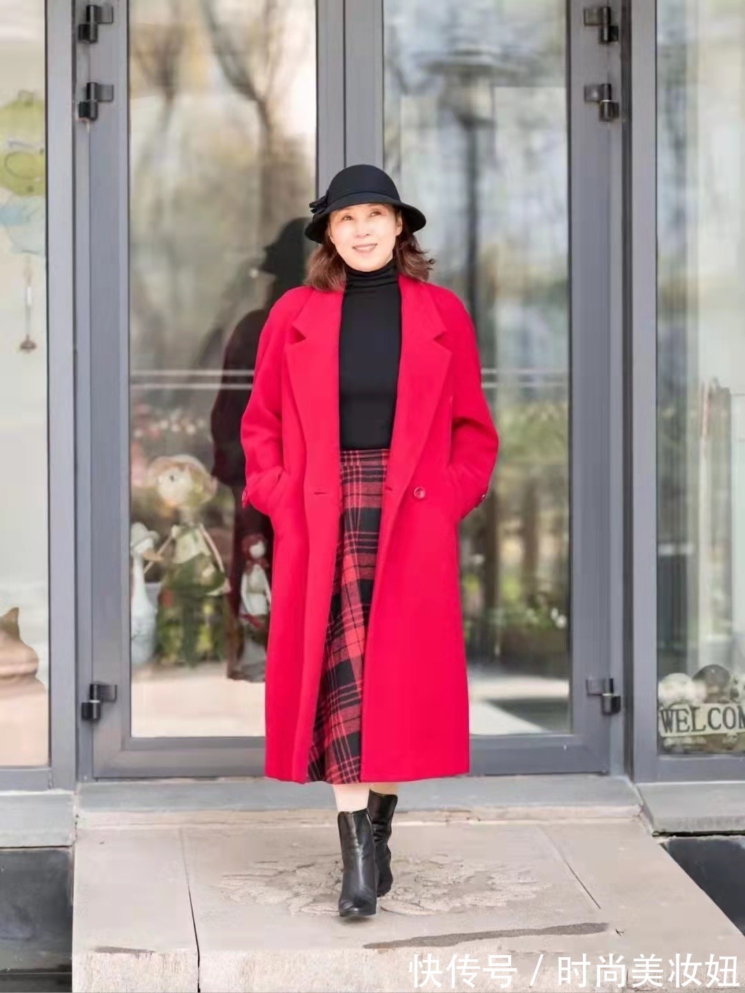 新年 50岁女人“新年”就该这样穿,喜庆洋气又显气质,照穿美成焦点