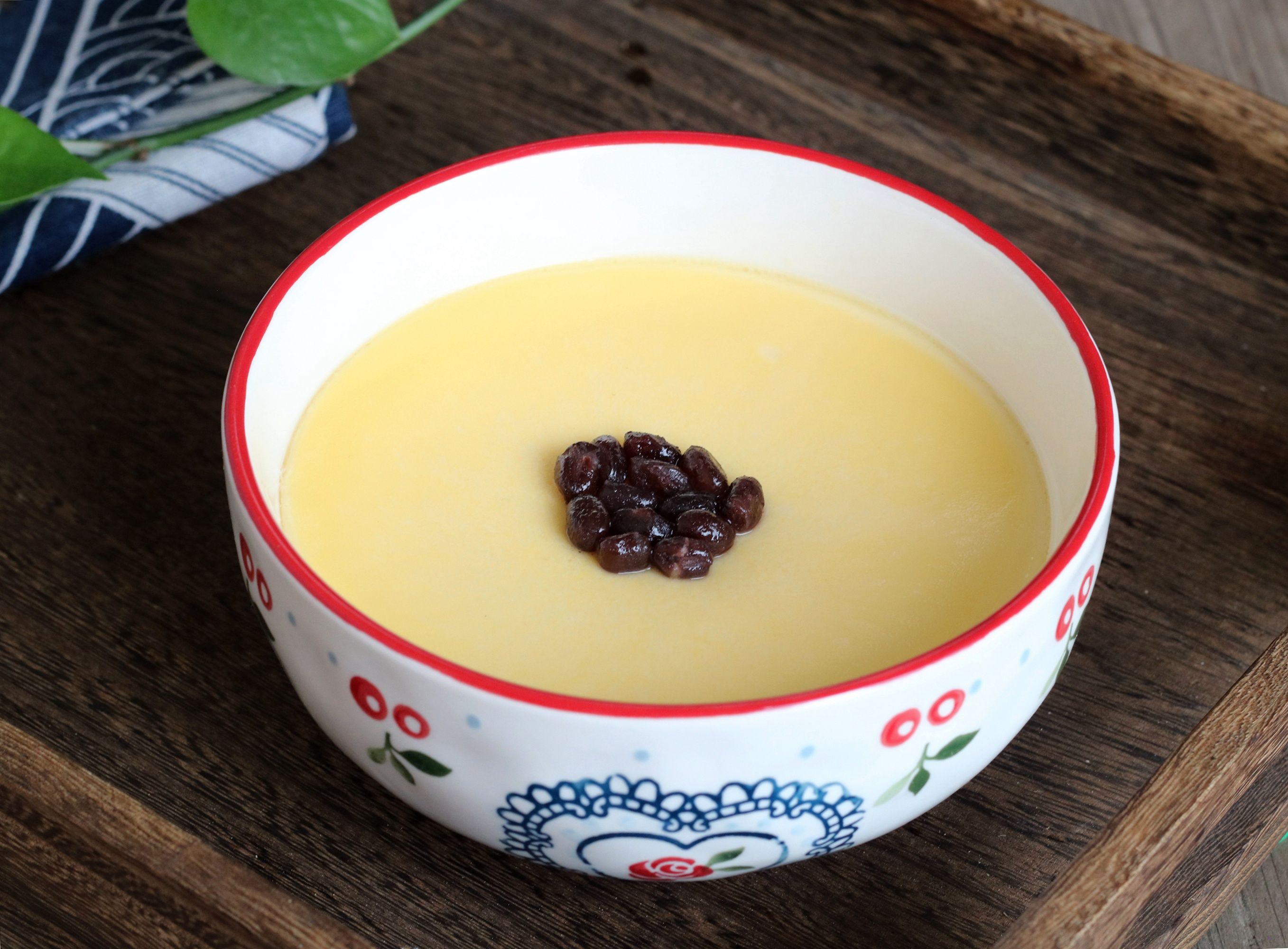 鸡蛋牛奶是绝配，上锅蒸8分钟，香嫩细腻营养高，孩子天天都想吃