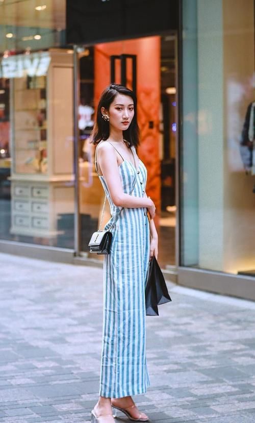 街拍：学习穿搭的意义，时尚不在于你要拥有多么多的衣服