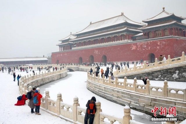 天气|市民游览雪中故宫