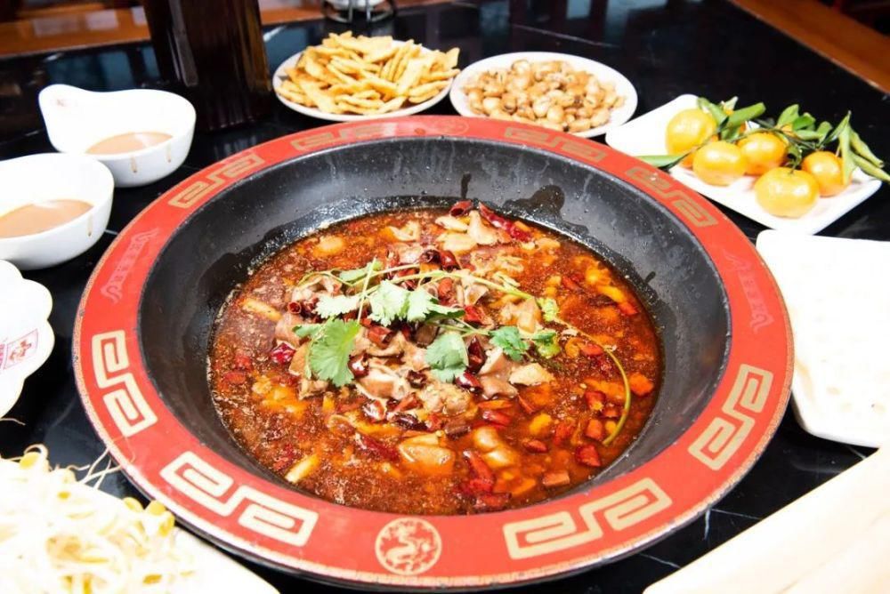 火锅|人均居然30+!红桥这家肥肠鸡火锅,吃出“黑科技”!吃到扶墙出~