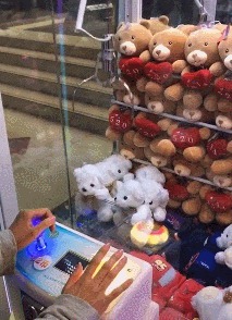 |搞笑GIF：难怪这妹子的做的东西味道十足的！原来如此