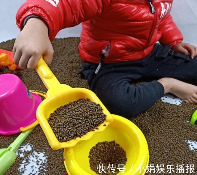 团子|宝宝担心脚丫沾地,苦练“空中一字马”,你家有“同款”娃吗?